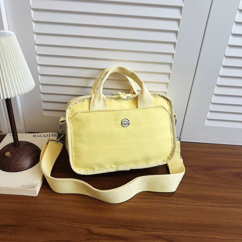 Tote bag with adjustable shoulder strap and extra storage Bowlift