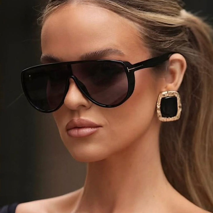 Women's elegant oversized sunglasses with striking design and UV protection Bowlift