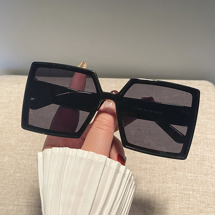 Women's square sunglasses with a sturdy frame and stylish design Bowlift