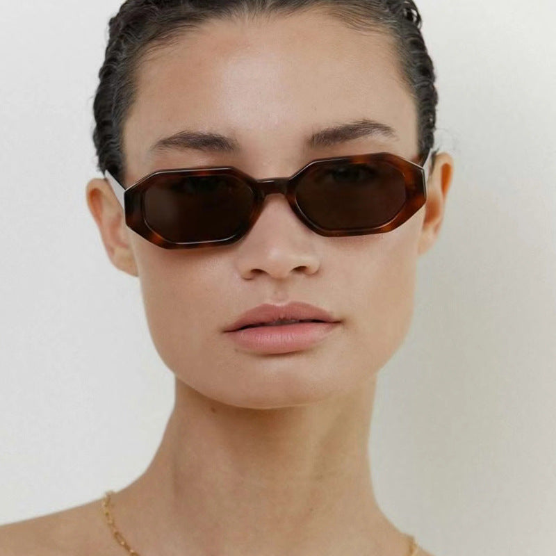 Women's striking sunglasses in modern octagonal design Bowlift