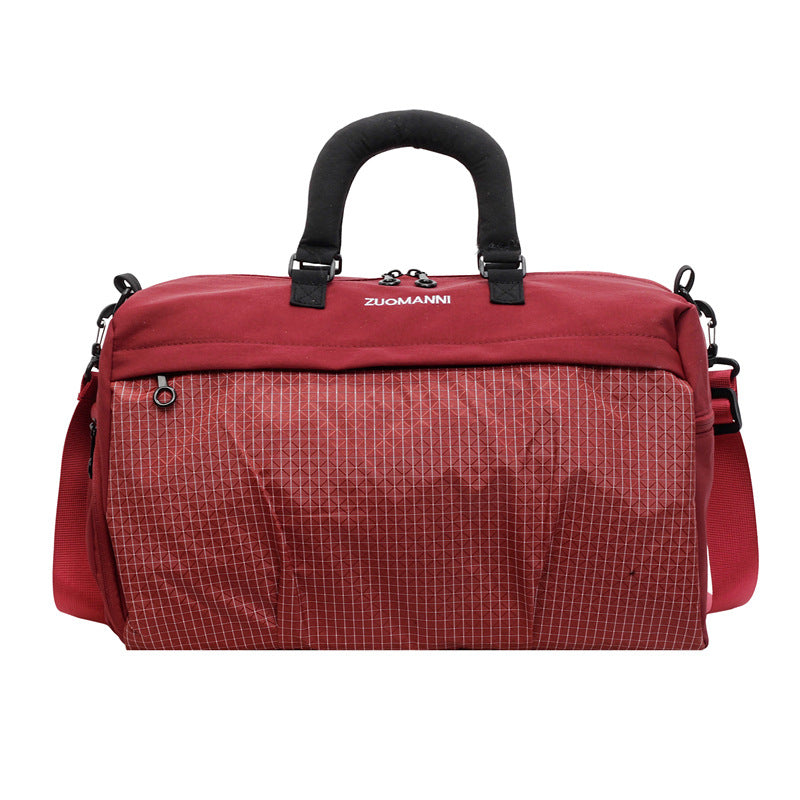 Sporty travel bag with padded carrying system and multiple compartments Bowlift