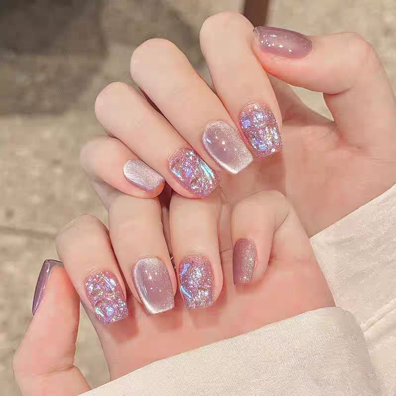 Artificial nails with elegant ombre effect and glitter coating Bowlift