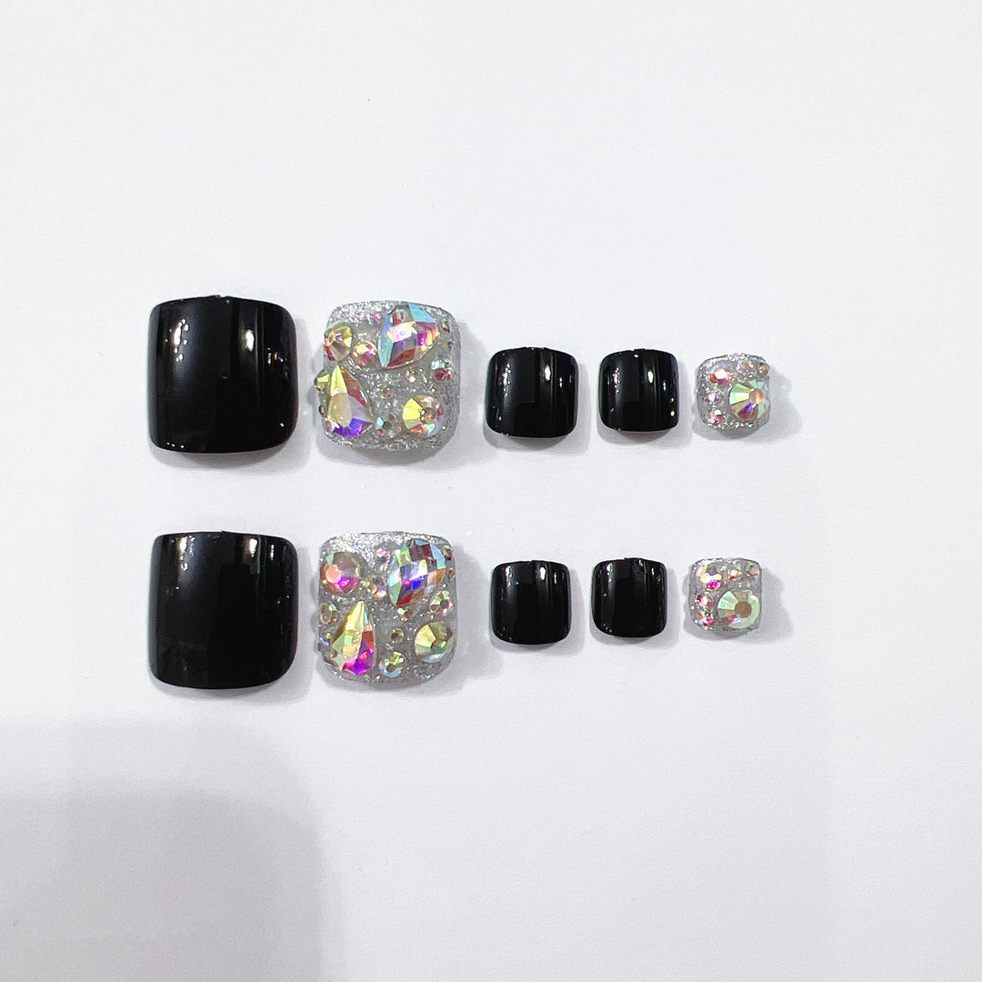 Glamorous toenails with sparkling rhinestones Bowlift