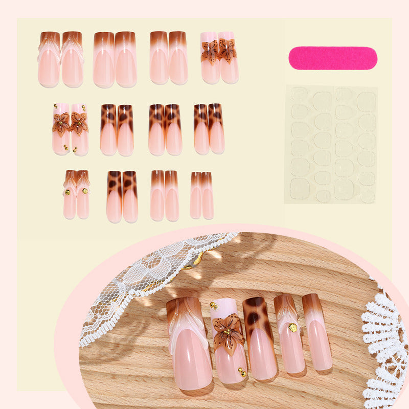 Creative nail art set with floral accents and ombre effect Bowlift