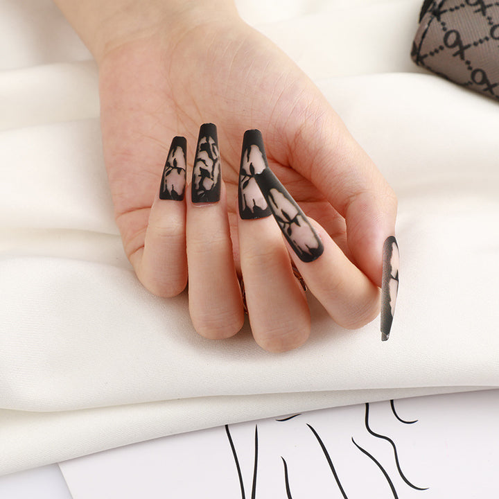 Artificial nails in elegant design Bowlift