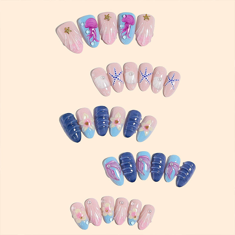 Artistic Nail Tips in Maritime Style Bowlift