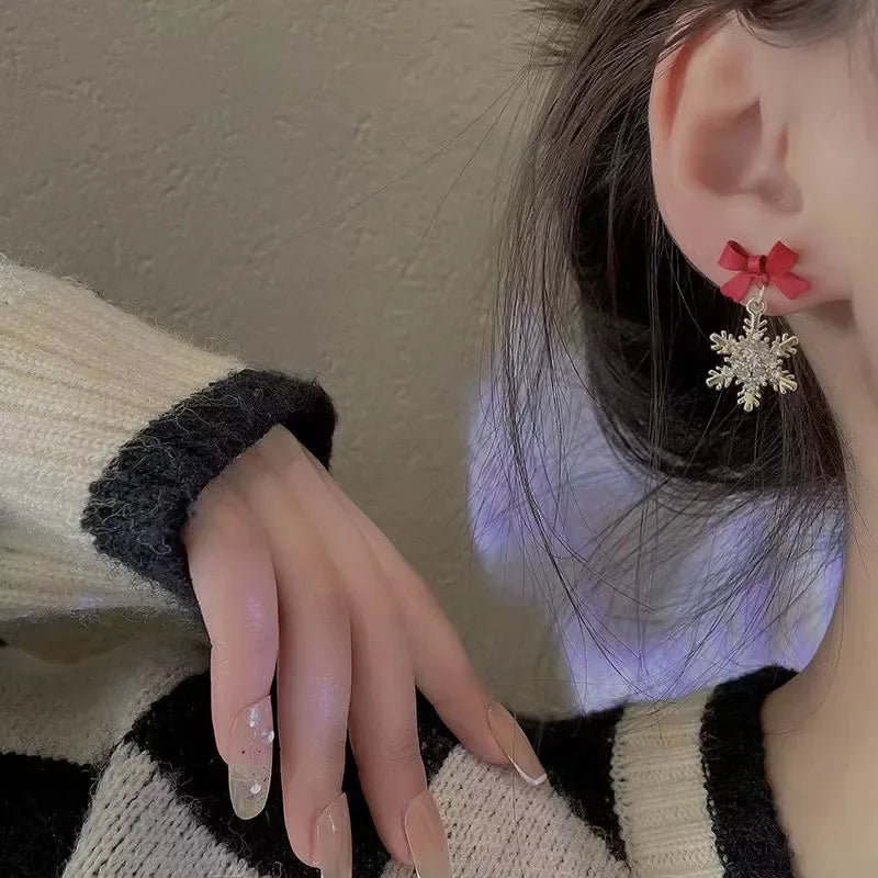 BowLift | MerryChic Sneeuwman Oorbellen – Feestelijk Design met Rode Strik & Lichtgewicht Comfort