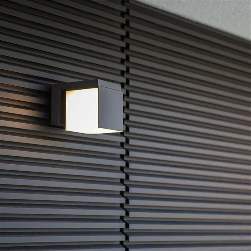 BowLift | Modern LED Garden Lamp