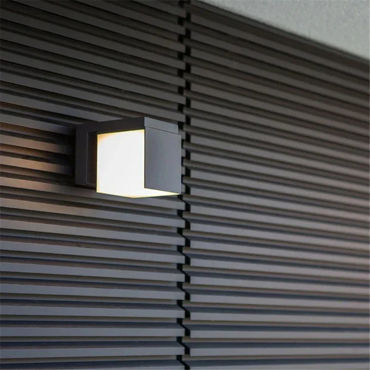 BowLift | Modern LED Garden Lamp