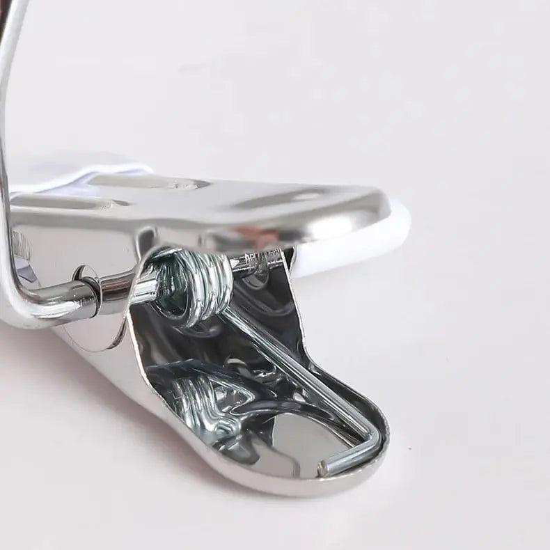 BowLift | Space-saving metal clip hook with PVC handle – More stable than wood & plastic