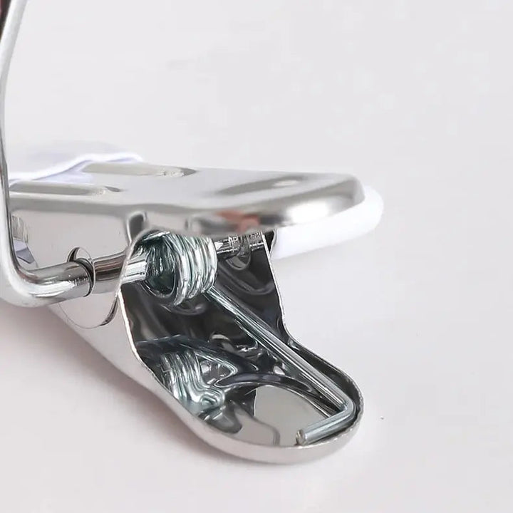 BowLift | Space-saving metal clip hook with PVC handle – More stable than wood & plastic