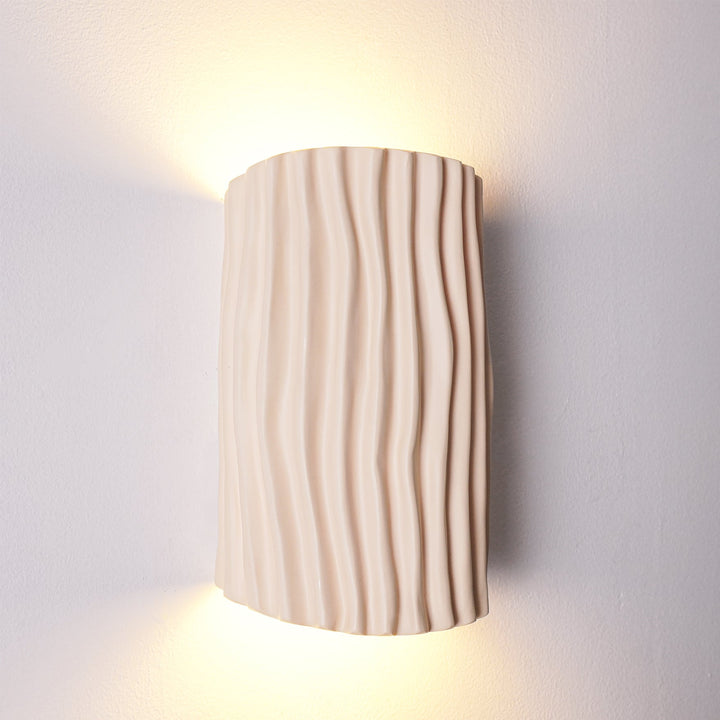 BowLift | NordicLuxe – Resin Wall Light with Warm and Inviting Glow