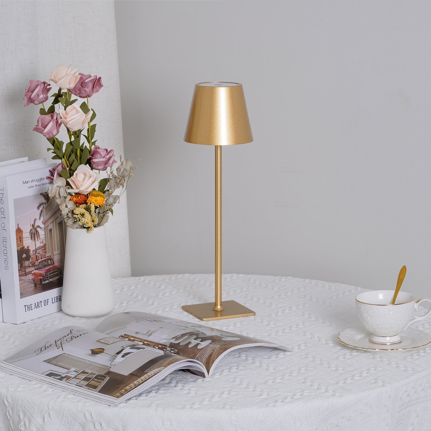 BowLift | PoldLight – Modern LED Table Lamp with Charging Capability