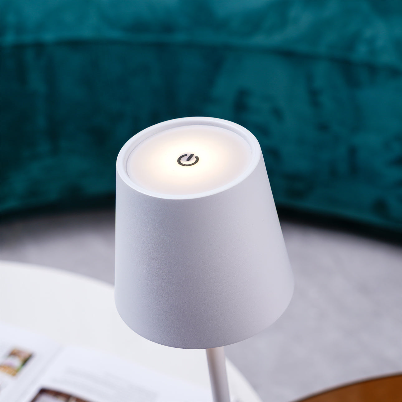 BowLift | PoldLight – Modern LED Table Lamp with Charging Capability