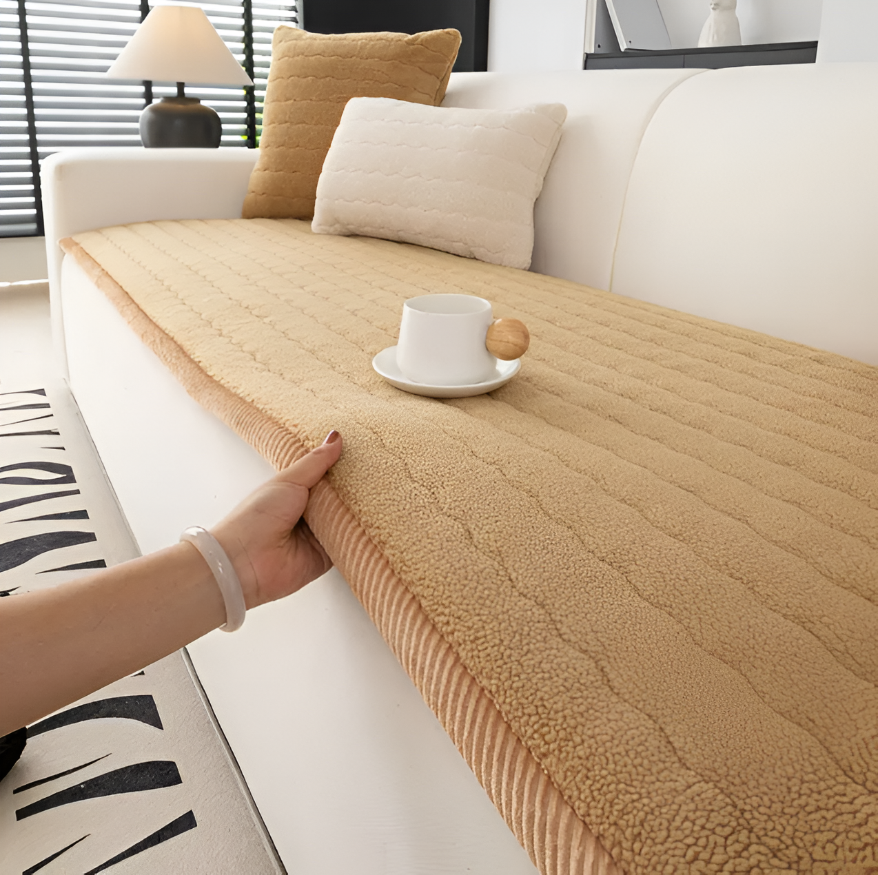 BowLift | PolyesPlush Non-Slip Sofa Cover – Pet-Friendly, Machine Washable Couch Protector