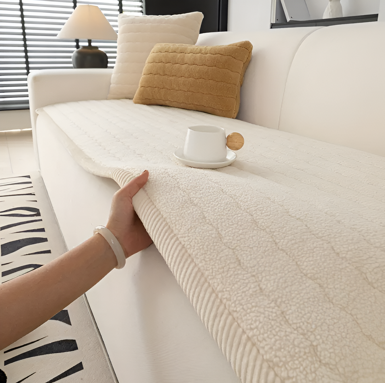 BowLift | PolyesPlush Non-Slip Sofa Cover – Pet-Friendly, Machine Washable Couch Protector