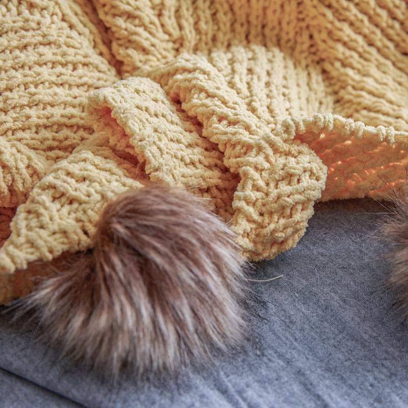 Pom Pom Chenille Blankets Bowlift