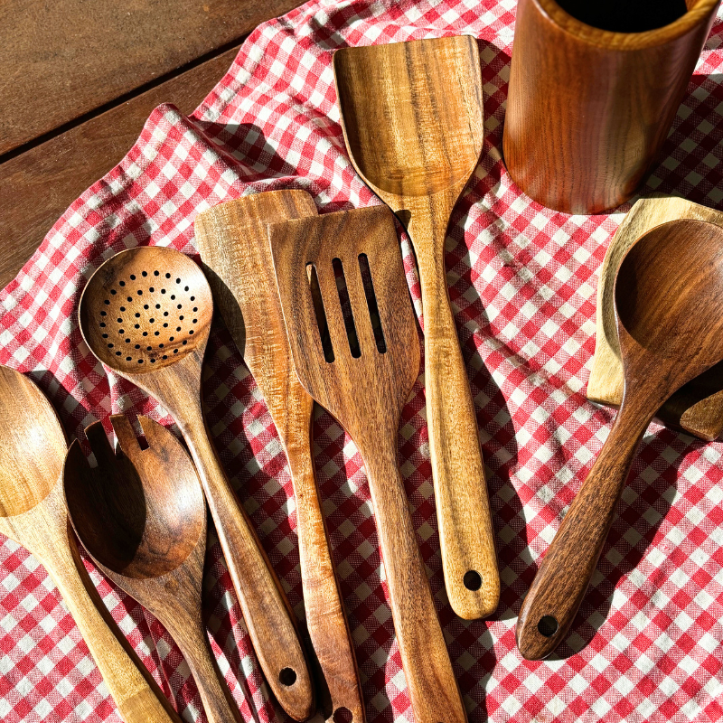BowLift | PureTeak – Timeless kitchen helpers made from sustainable teak wood