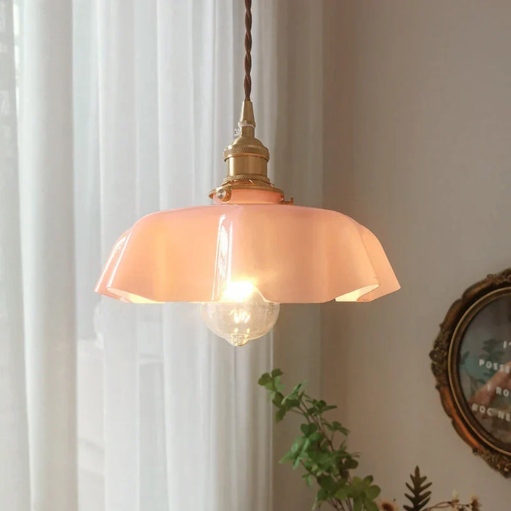Brass pendant light in French design – Elegant ceiling lamp for living room | Bowlift