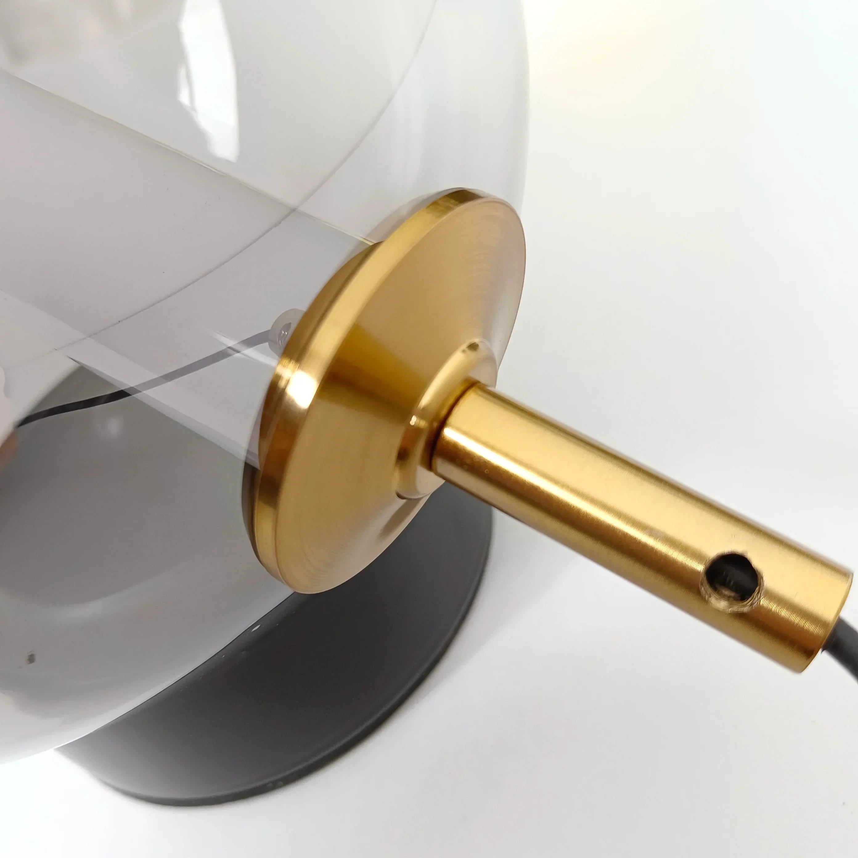 BowLift | Retro Glass Table Lamp with Warm Glow - Timeless Elegance