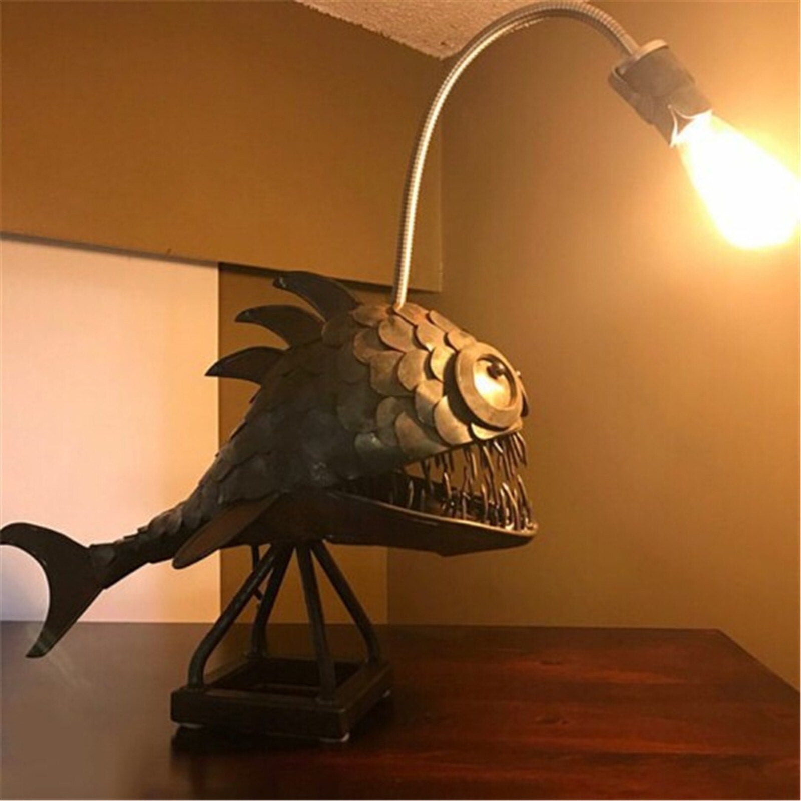 BowLift | Retro Table Lamp Anglerfish Light with Flexible Lamp Head Artistic Table Lamps for Home Bar Café Home Art Decorative Ornaments