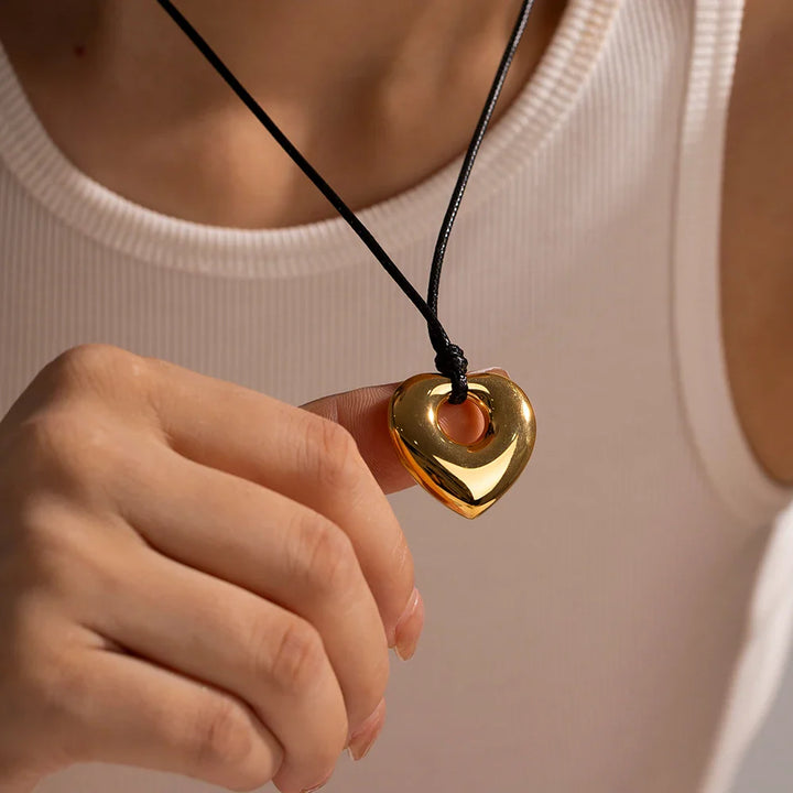 BowLift | Vintage Heart Leather Necklace