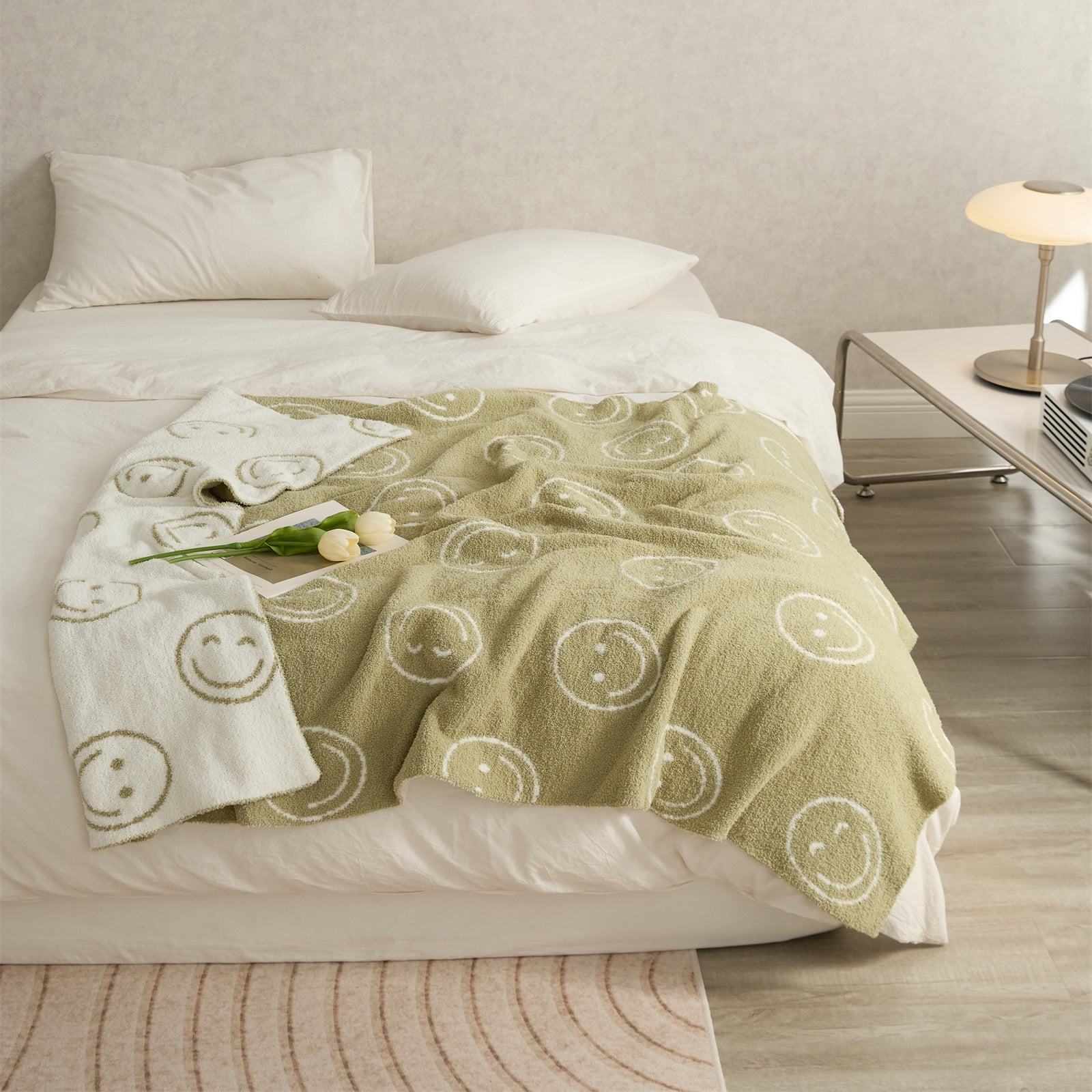 BowLift | Smiley Blanket