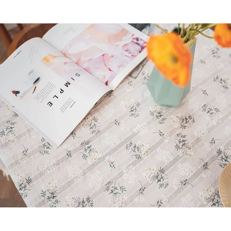 BowLift | Floral tablecloth