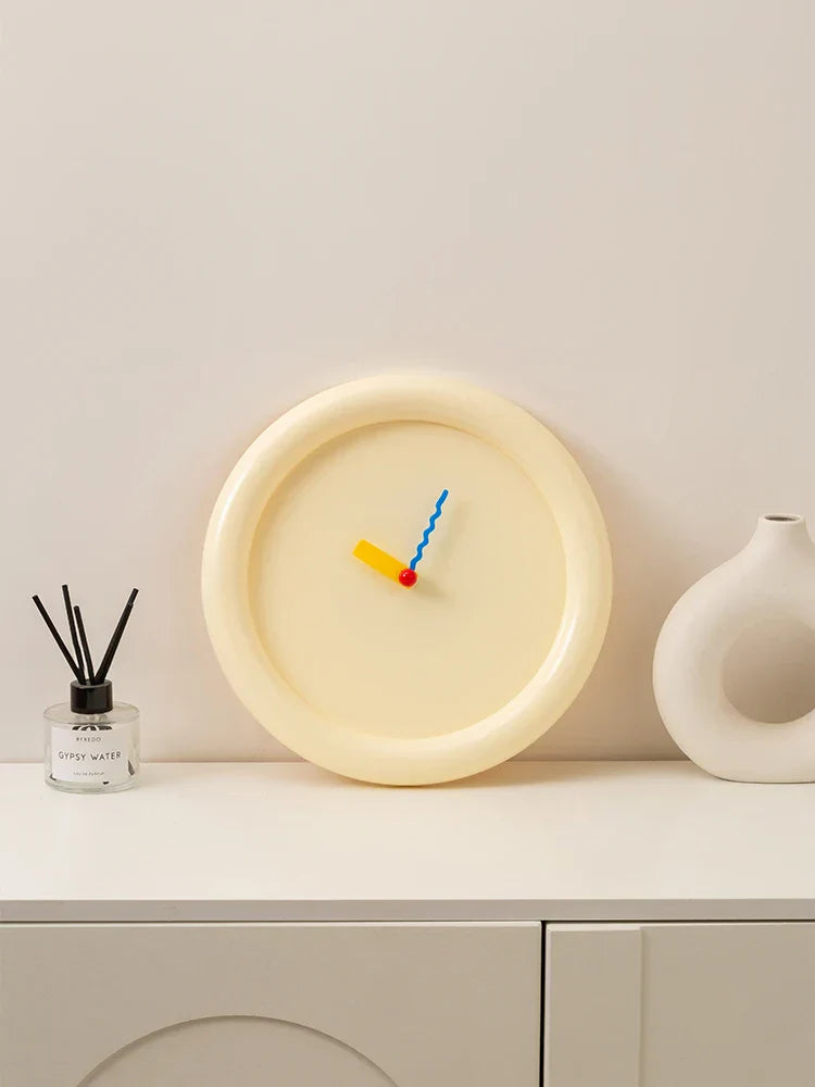 EpeiusHome – Memphis Wall Clock for Elegant Spaces Bowlift