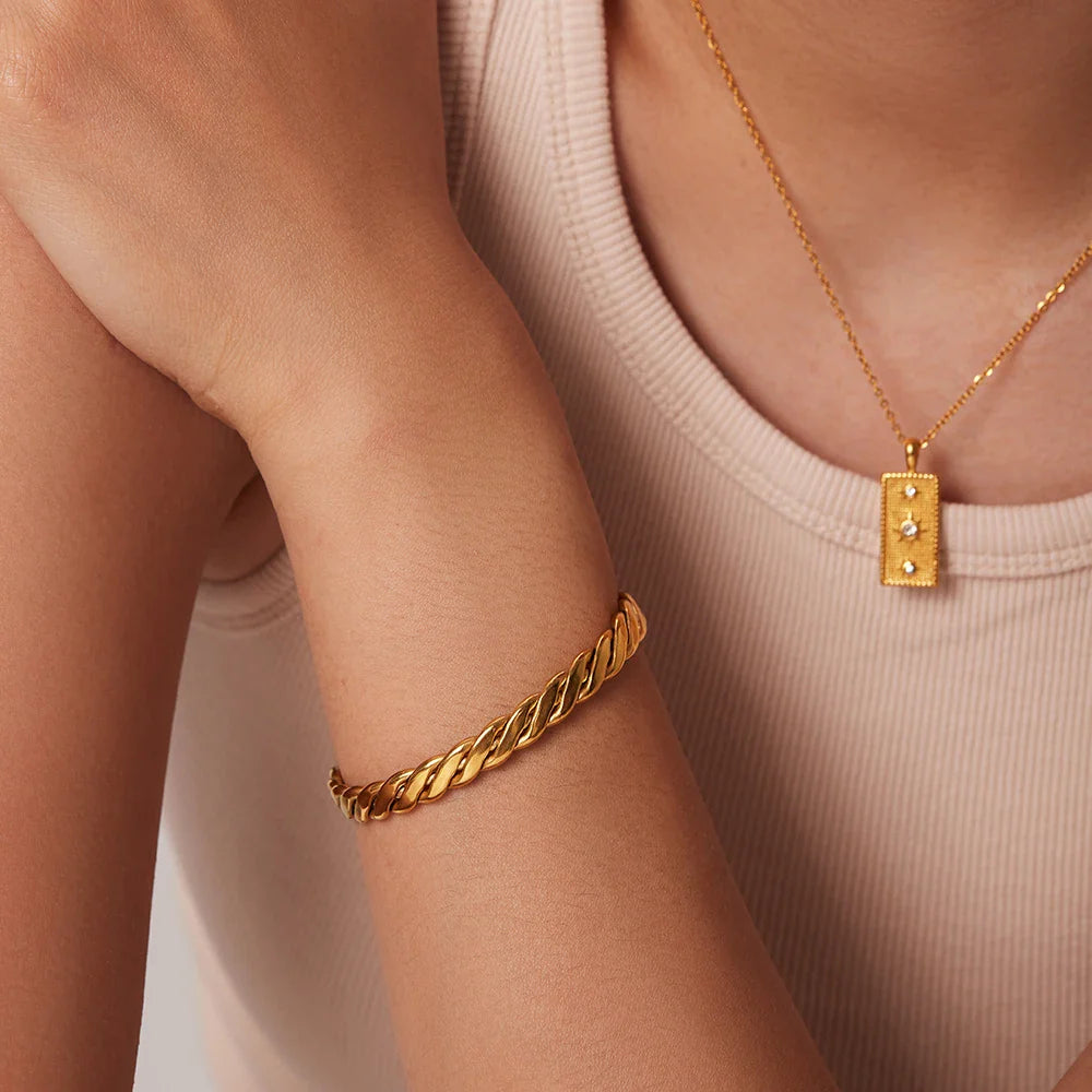BowLift | 18k Chunky Gold Woven Bangle Bracelet