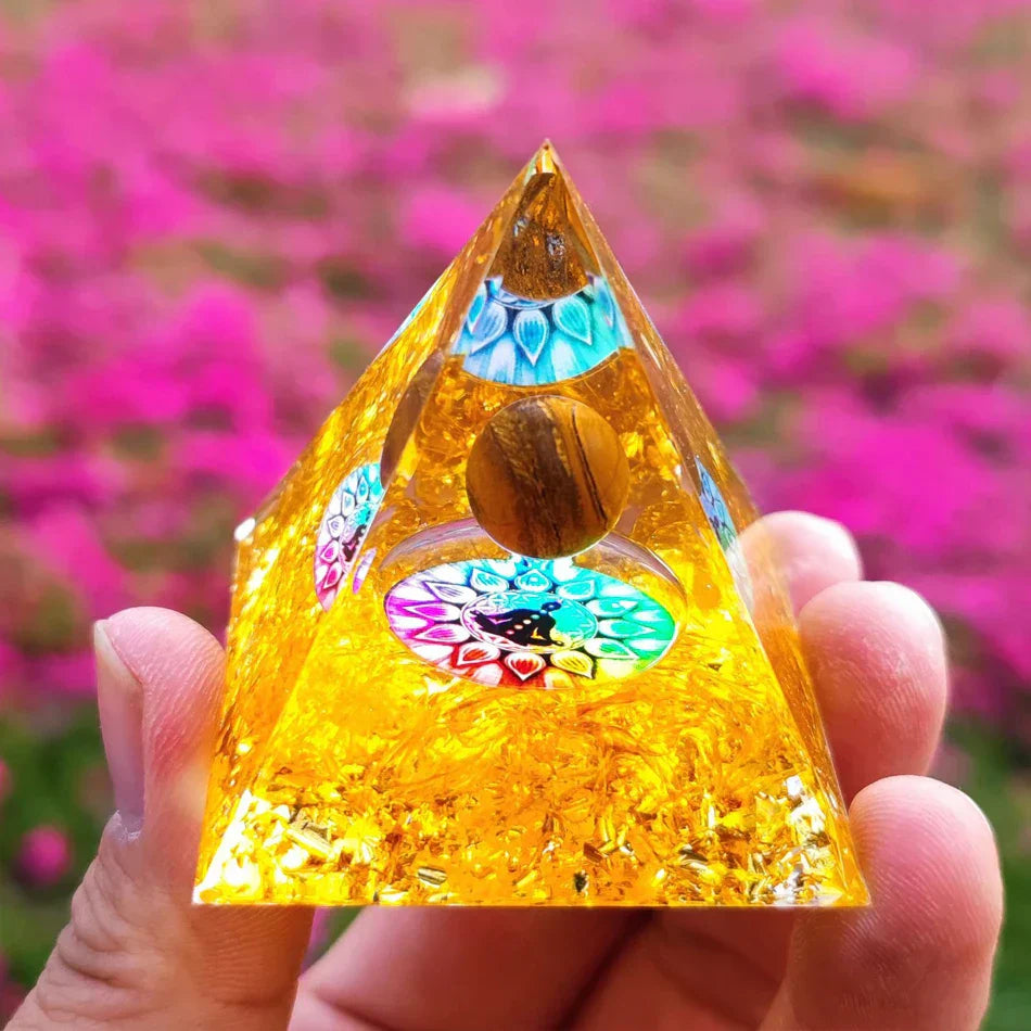 Orgonite Pyramid with Amethyst Pendulum – Energy, Protection and Decoration | Bowlift