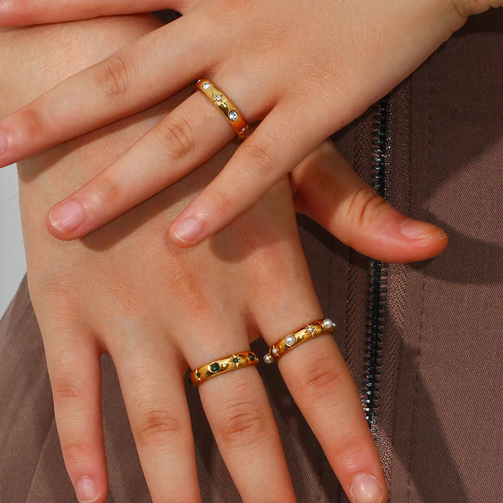 BowLift | 18k Star & Stone Embedded Ring