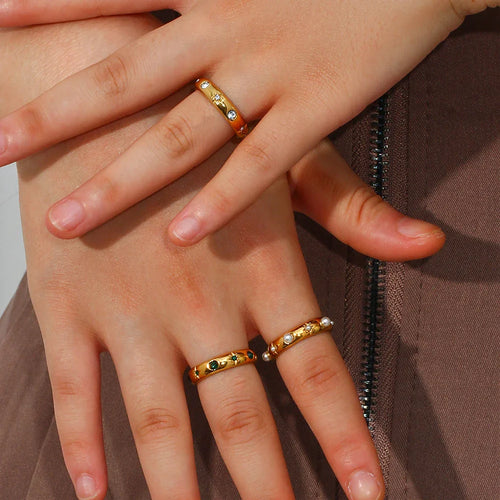 BowLift | 18k Star & Stone Embedded Ring