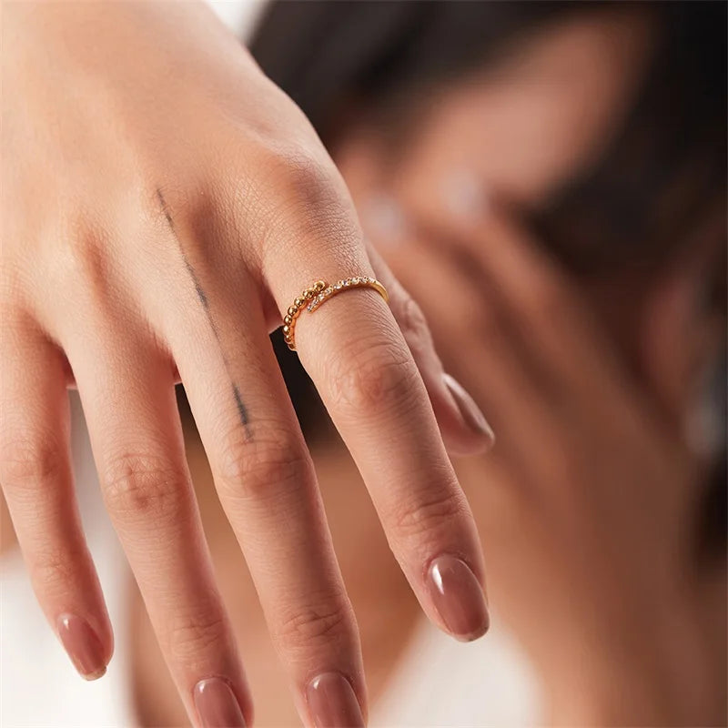 BowLift | 18k Beaded & Zircon Tipped Ring