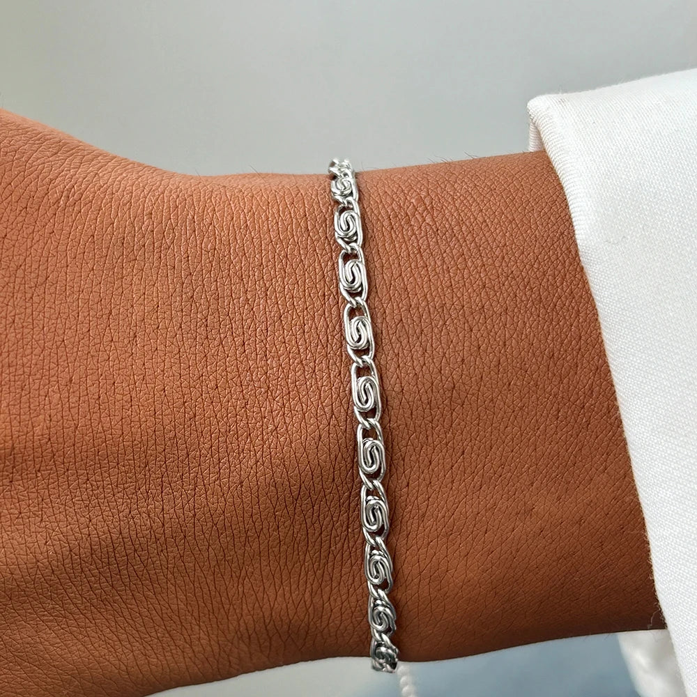 BowLift | Minimal Spiral Link Bracelet