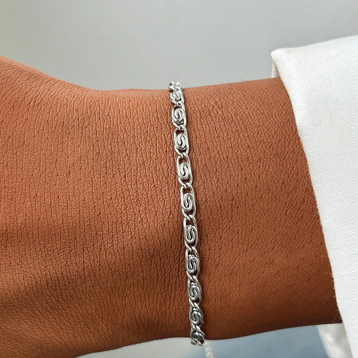 BowLift | Minimal Spiral Link Bracelet