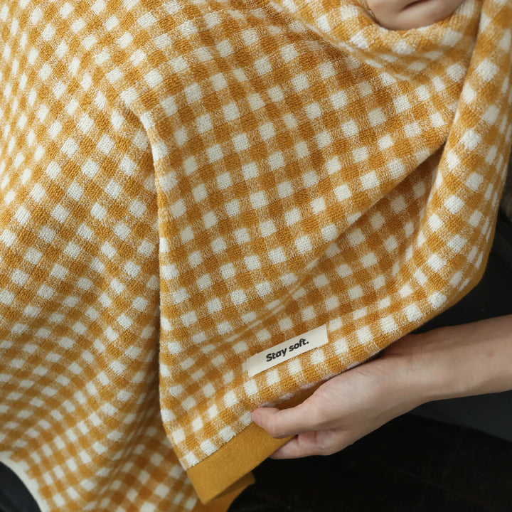 Retro Small Grid Cotton Towel – Soft & Absorbent Household Towel | Bowlift