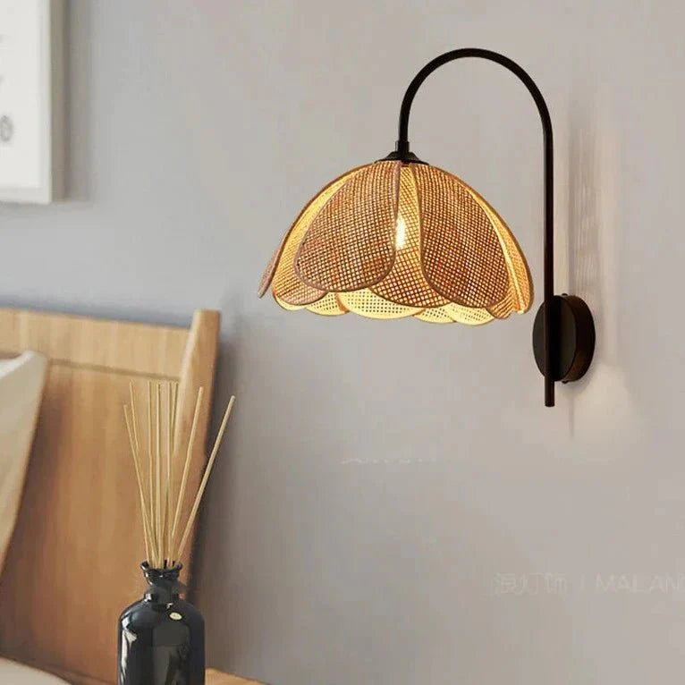 BowLift | LumaFlora - Elegant rattan wall lamp - Warm floral ambiance