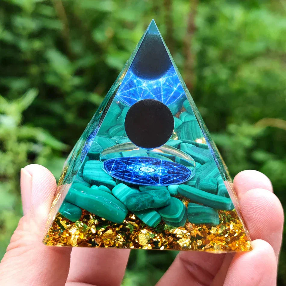 BowLift | Orgonite Pyramid with Amethyst Pendulum – Energy, Protection and Decoration