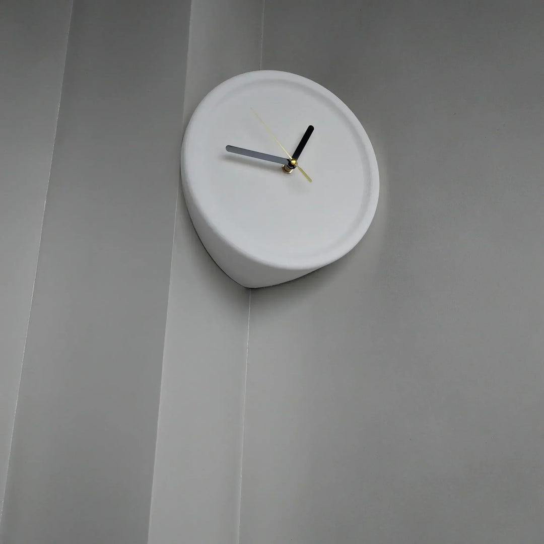 SilentCorner Clock - Stylish Silent Wall Clock without Drilling Bowlift