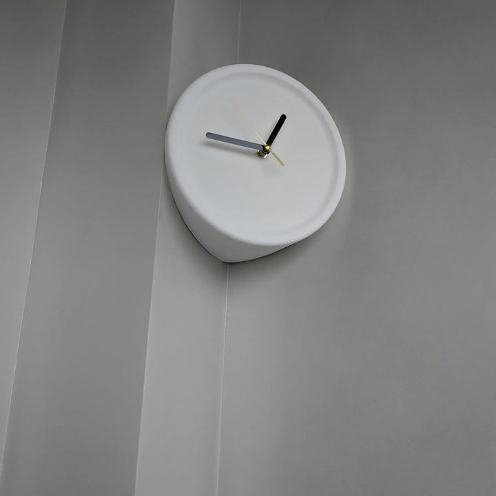 SilentCorner Clock - Stylish Silent Wall Clock without Drilling Bowlift
