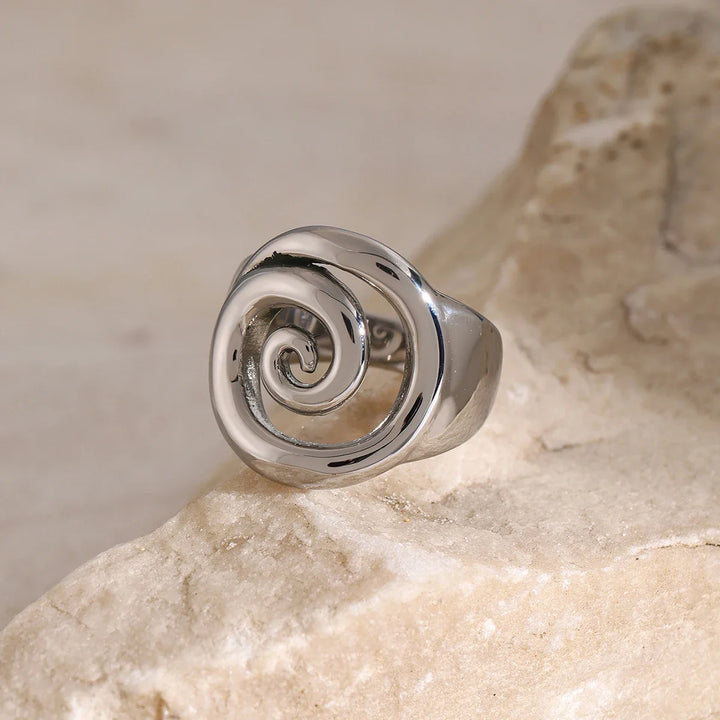 BowLift | 18k Spiral Statement Ring