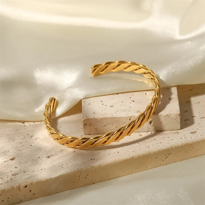 BowLift | 18k Chunky Gold Woven Bangle Bracelet