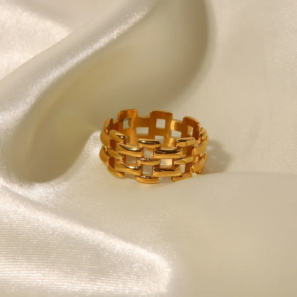 BowLift | 18k Rice Bead Ring