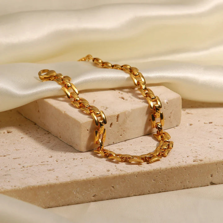 BowLift | 18k Thin Horology Inspired Bracelet