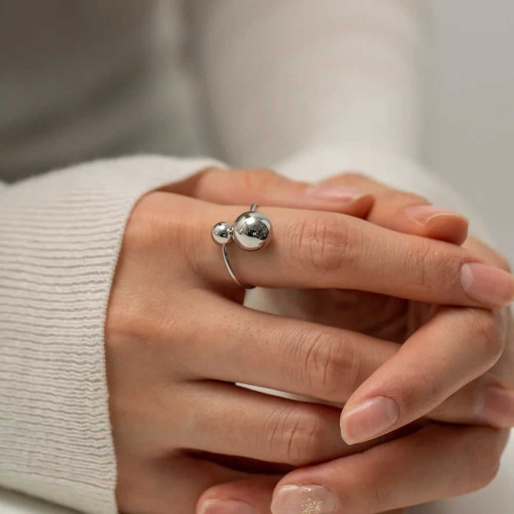 BowLift | 18k Bold Two Ball Open Ring