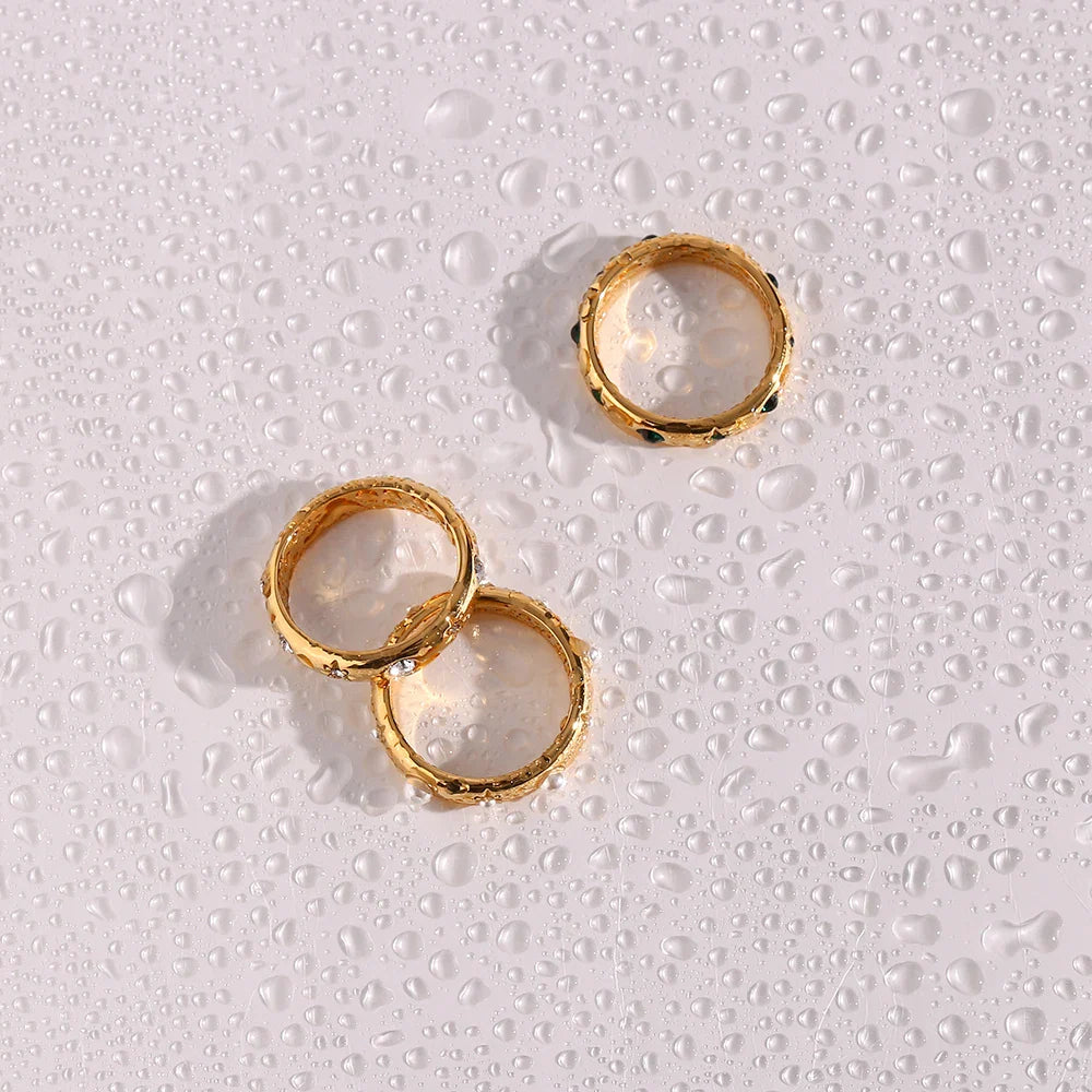 BowLift | 18k Star & Stone Embedded Ring