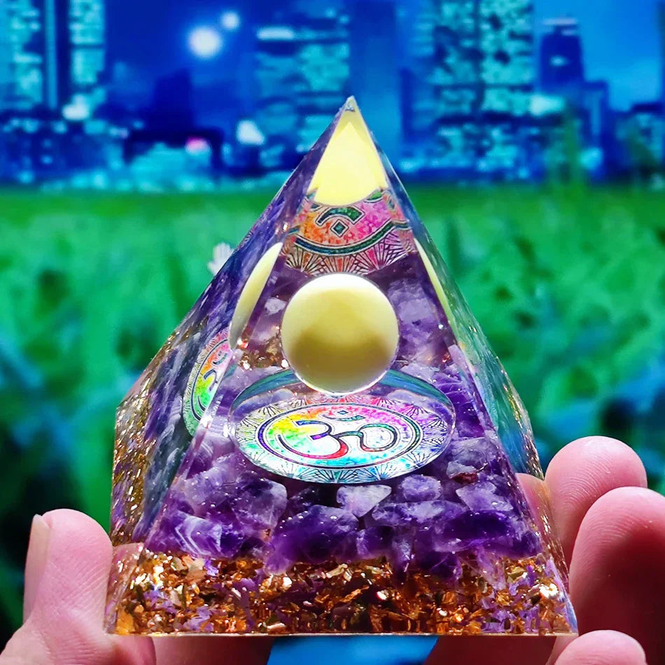 Orgonite Pyramid with Amethyst Pendulum – Energy, Protection and Decoration | Bowlift