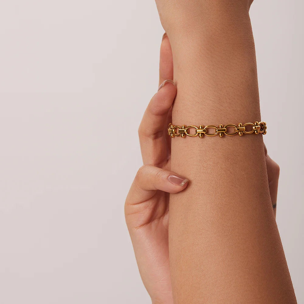 BowLift | Dainty Oval Accented Bracelet
