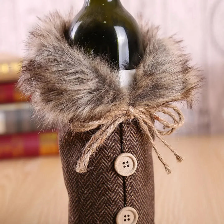 Christmas bottle cover with fur collar – festive cover for wine bottles, gnome decoration for Christmas, perfect as gift wrapping | Bowlift